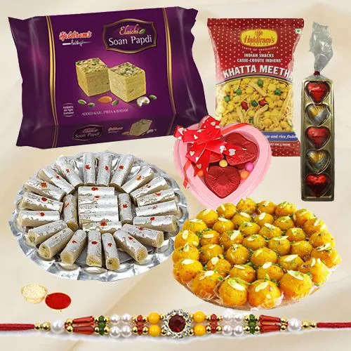 Haldiram's Nagpur Imperial Joy Diwali Gift Box with Large Diya + Free Diwali  Greeting : Amazon.in: Grocery & Gourmet Foods
