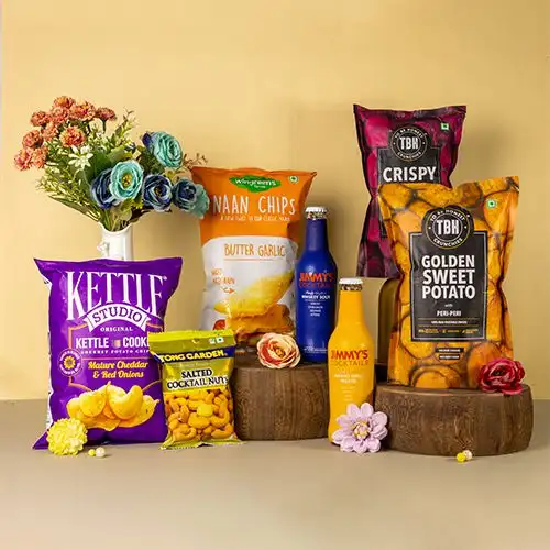 Exquisite Cocktail  N  Crunchy Treats Hamper